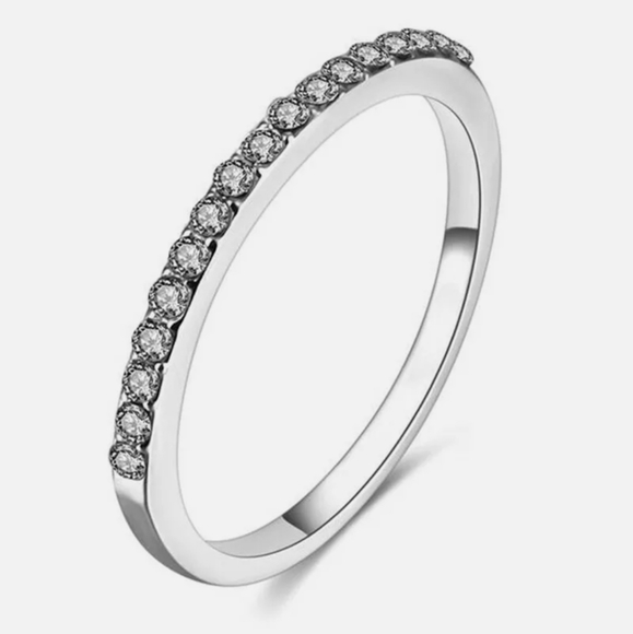 Jewelry - New Gorgeous Silver Wedding Band/Ring